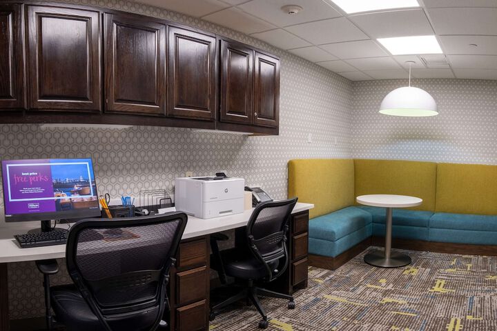 Business Center 44 of 47