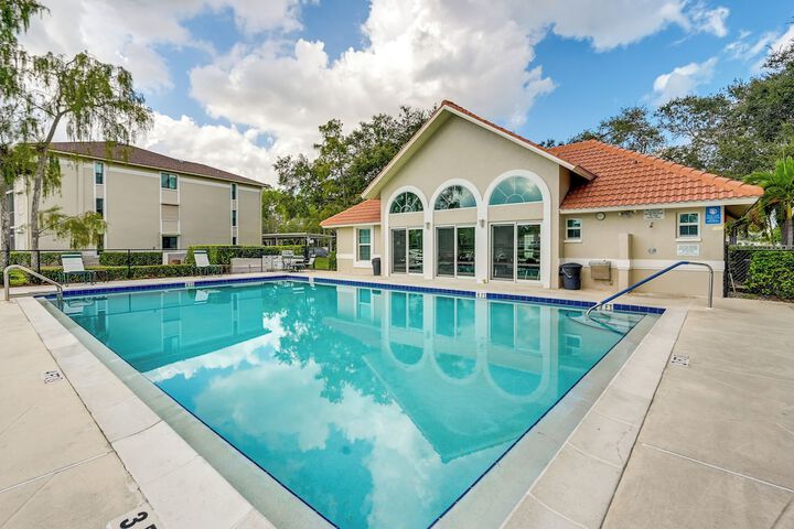 3 Mi to Beaches: Naples Condo w / Pool Access!