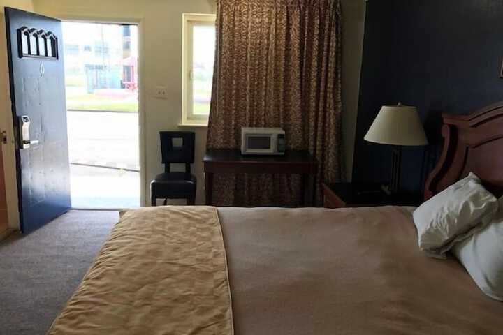 Room 8 of 19