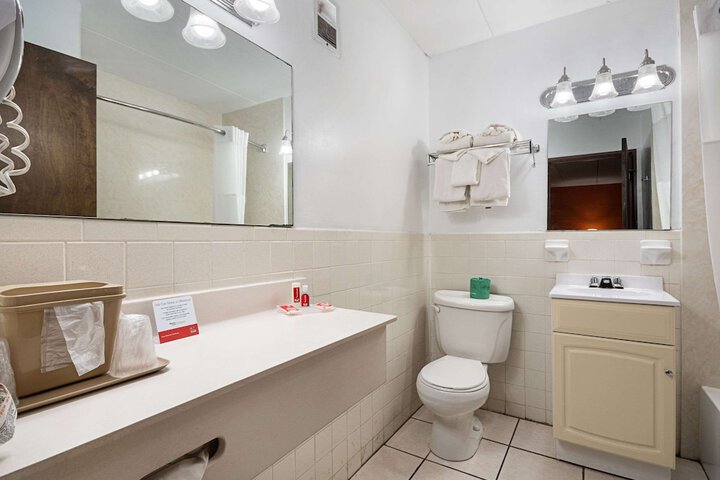 Room 10 of 28