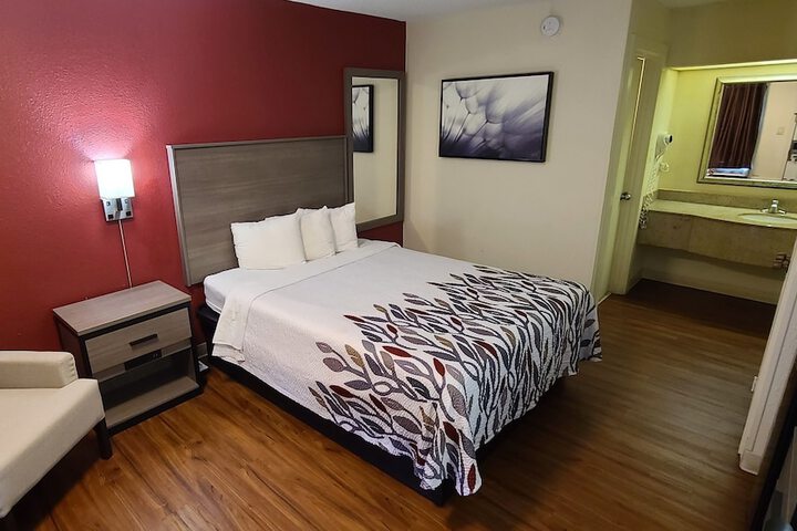 Red Roof Inn & Suites Cornelius – Lake Norman