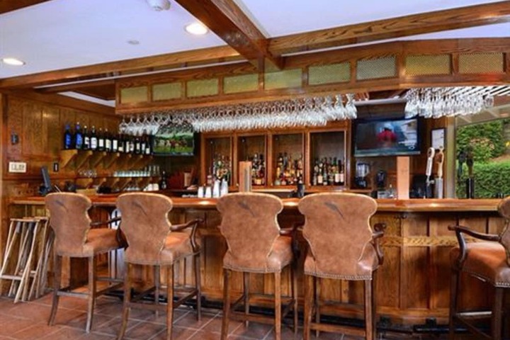 Lounge 72 of 123