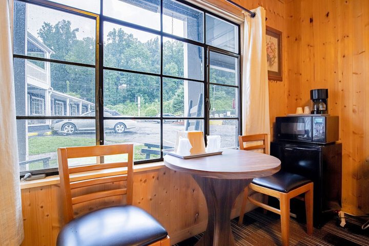 Lloyds on the River Country Inn by OYO