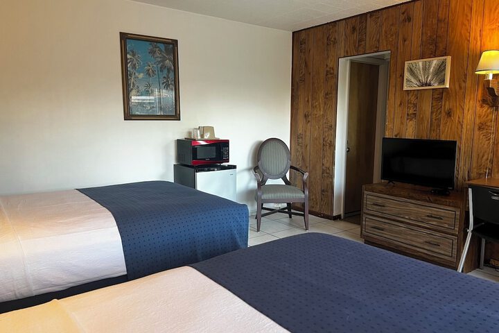 Room 9 of 16
