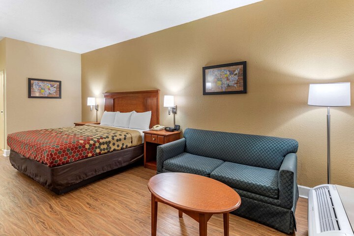 Room 10 of 23