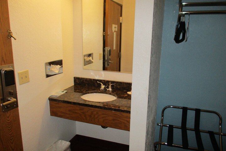 Travelodge by Wyndham Redwood Falls