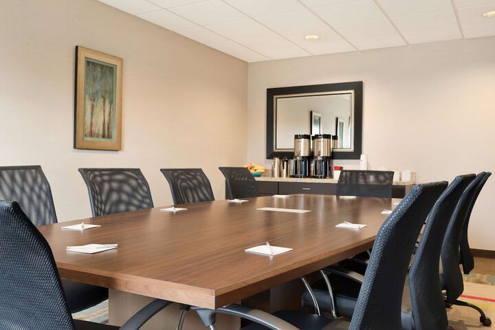 Business Center 28 of 28