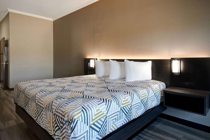 Motel 6 Fort Worth TX – I-35 & I-20