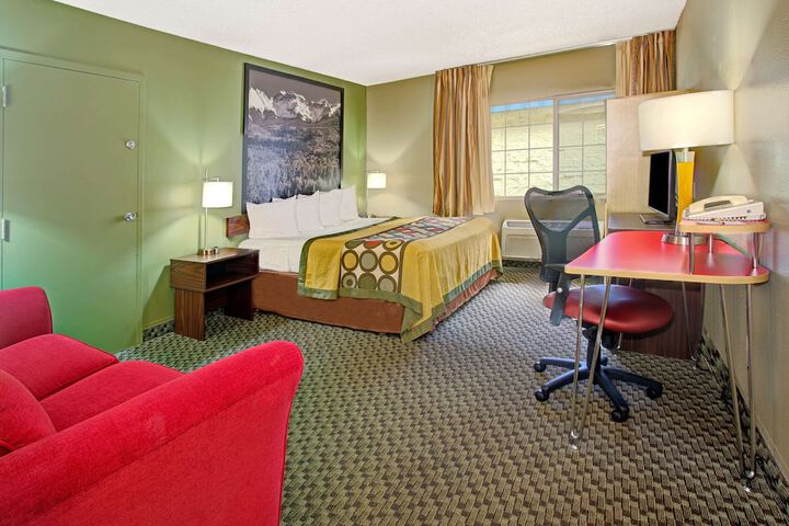 Room 6 of 15