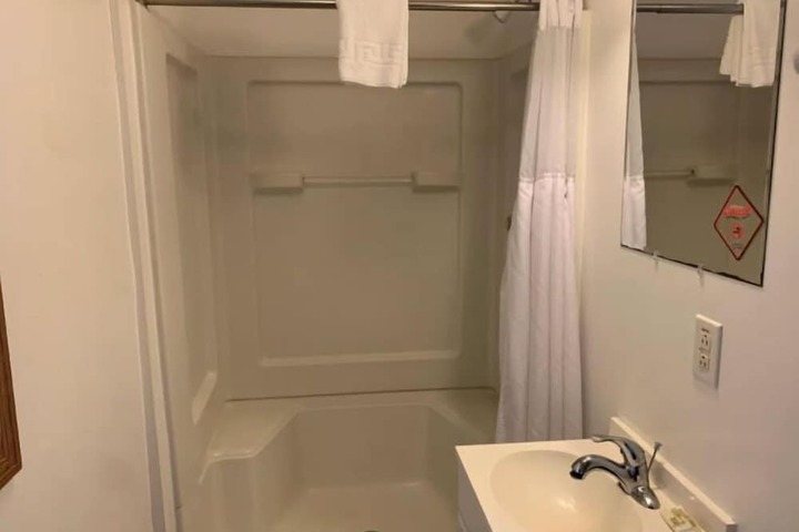 Room 8 of 10