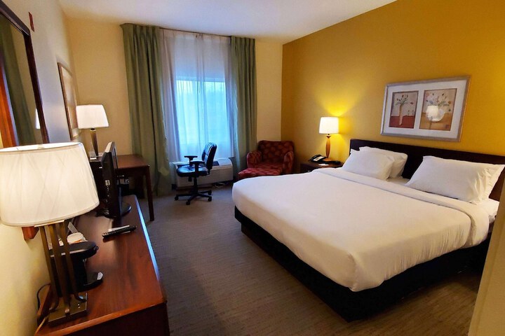 Room 10 of 32