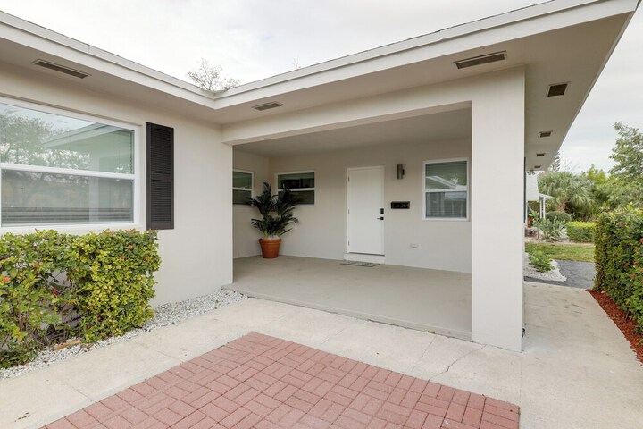 Intracoastal Getaway! North Palm Beach Apartment