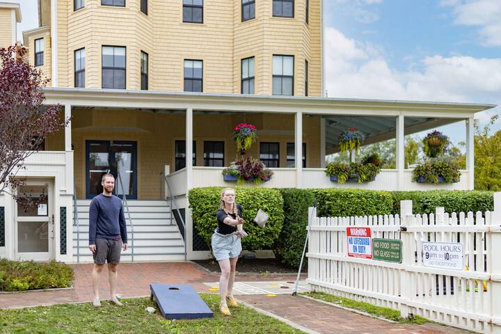 The Colonial Inn