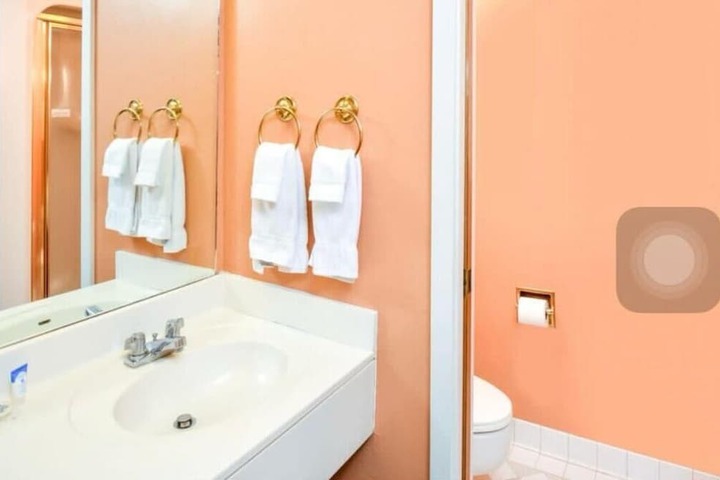 Room 11 of 20