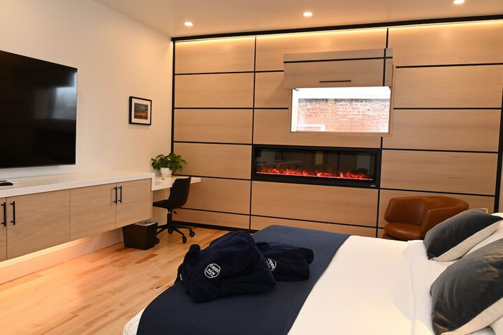 Room 16 of 110