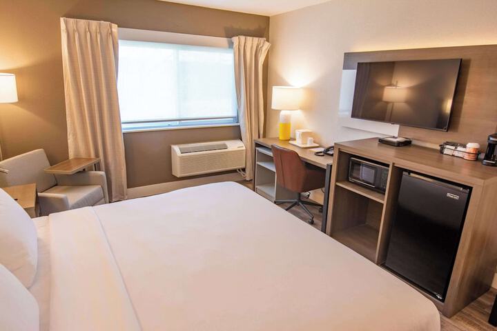 Room 17 of 34