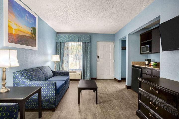 Room 12 of 42