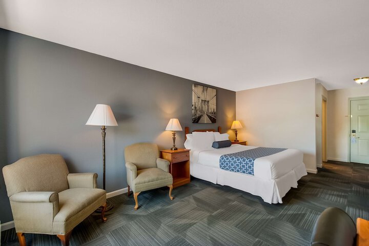 Room 17 of 37