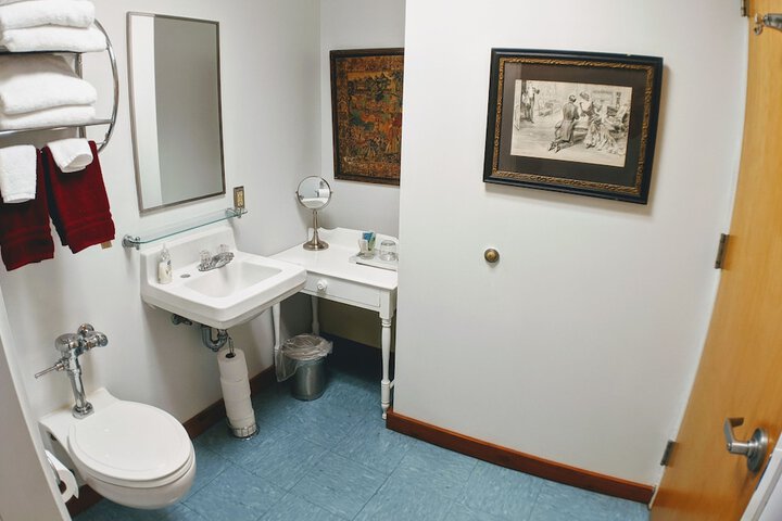 Room 14 of 37