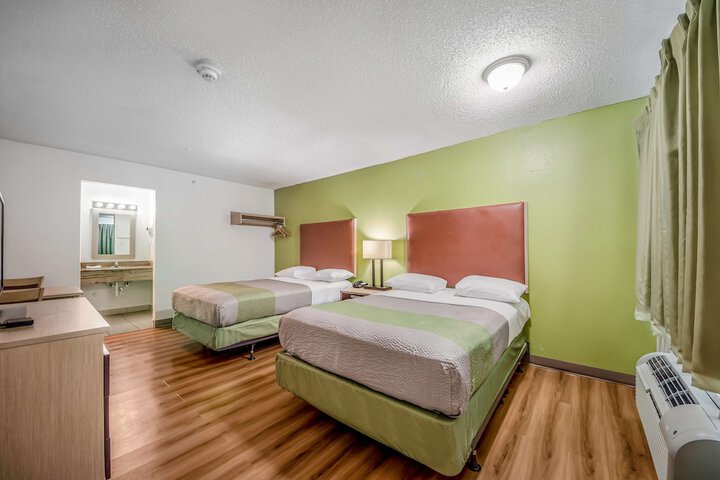 Room 20 of 28