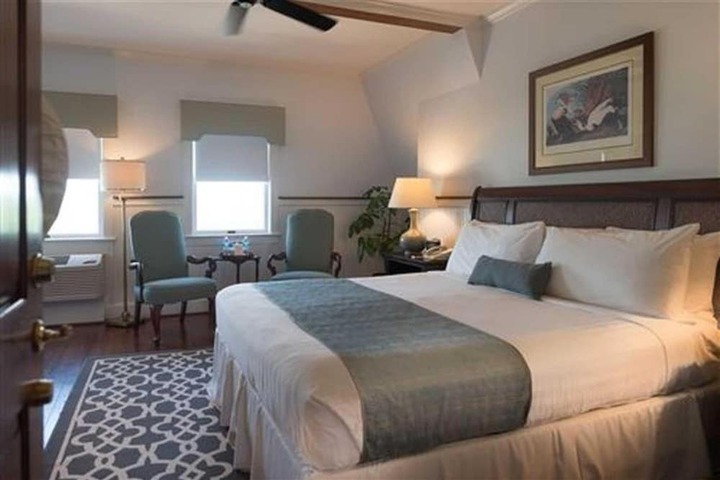 Room 9 of 34