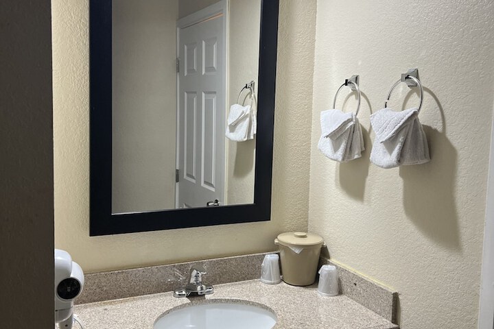 Room 11 of 38