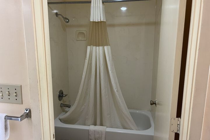 Room 27 of 29