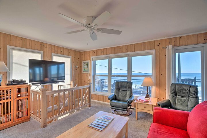 Exquisite Oceanside House w / Pacific Views & Deck!