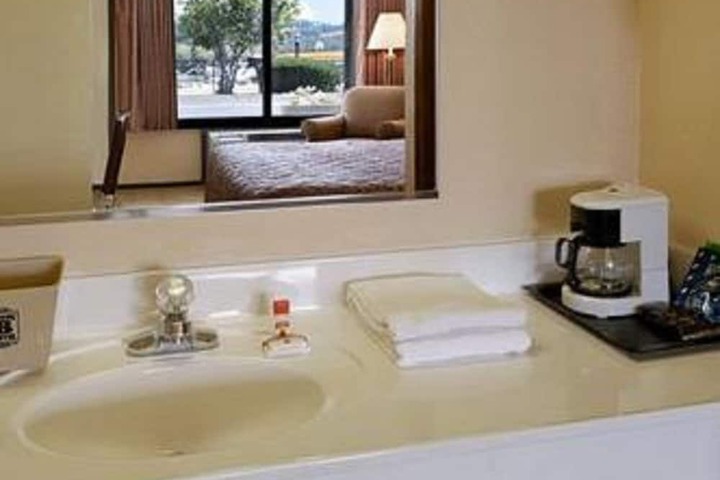 Room 11 of 21