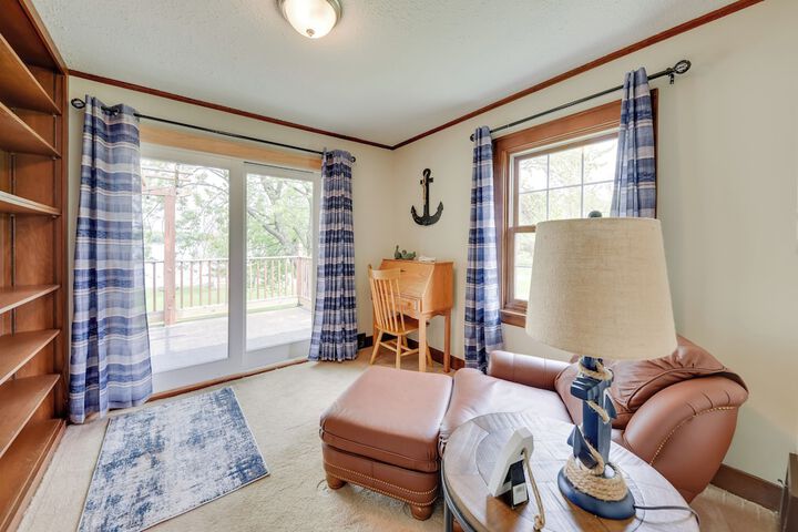 Pistakee Lake Estate w / Boat Dock & Hot Tub!