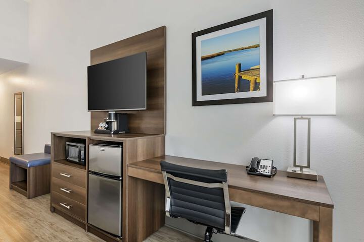 Room 13 of 40