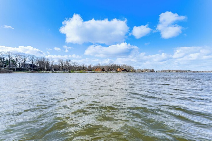 House on Paw Paw Lake w / Private Dock!