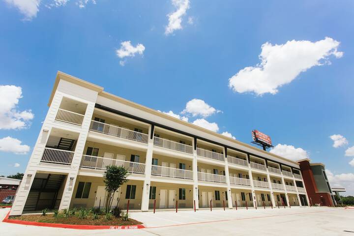 Hotel 5 of 69