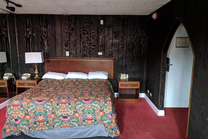 Room 12 of 36