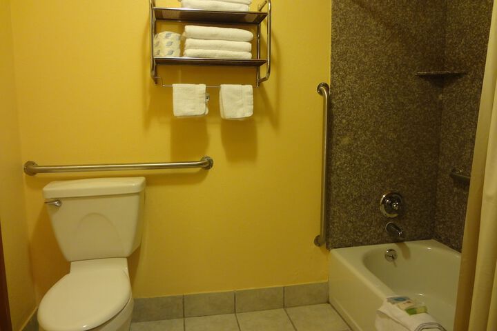 Room 17 of 28