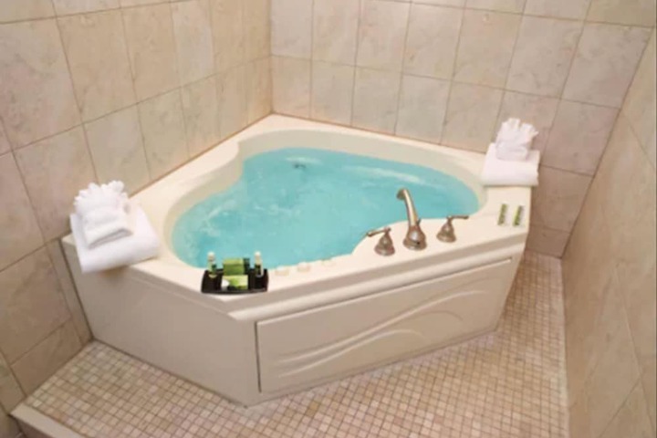 Hot Tub 30 of 31