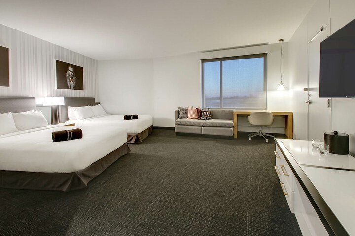 The Rose Chicago Tapestry Collection by Hilton
