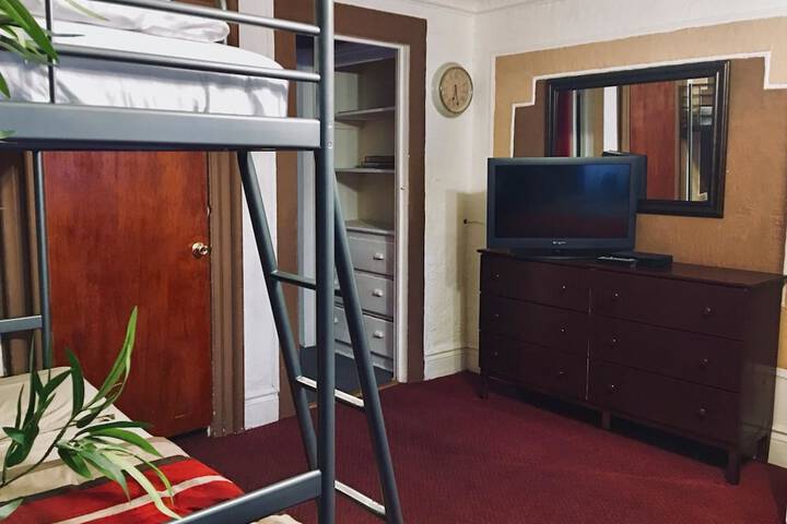 Room 7 of 40