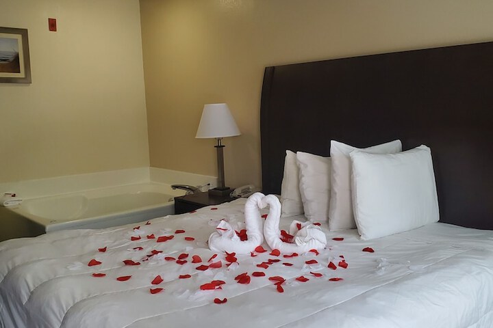 Room 7 of 18