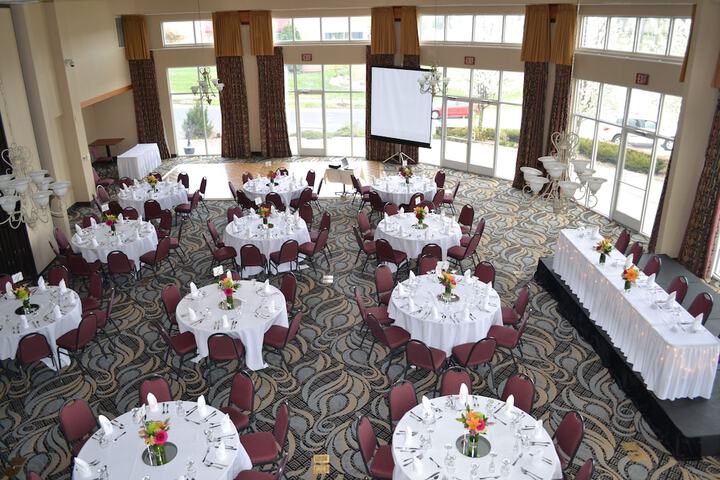 Ballroom/Hall 48 of 52