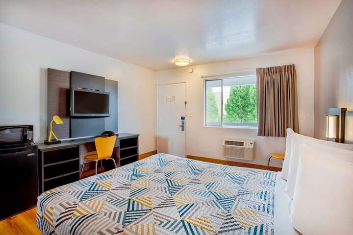 Room 12 of 25