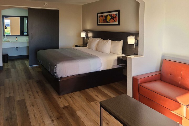 Room 9 of 14