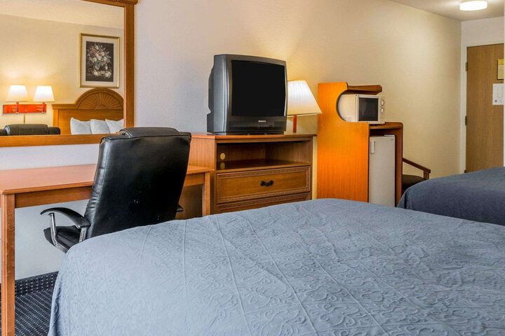 Room 33 of 62