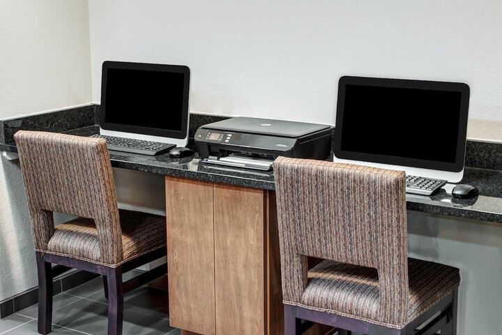 Business Center 36 of 39