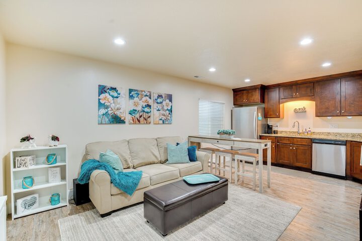 Modern Lehi Apartment: 2 Mi to Thanksgiving Point