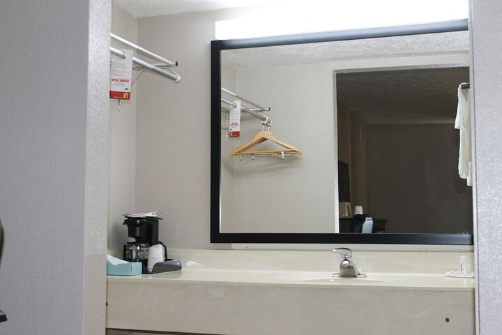 Room 17 of 25