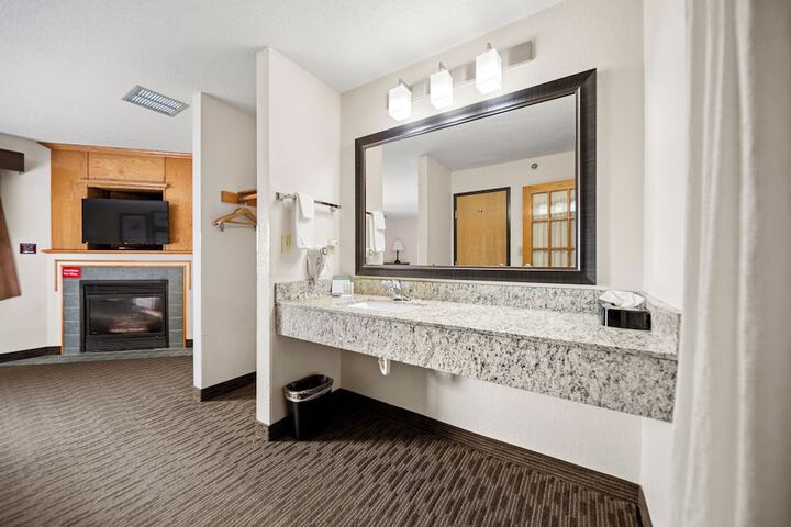 Room 8 of 43