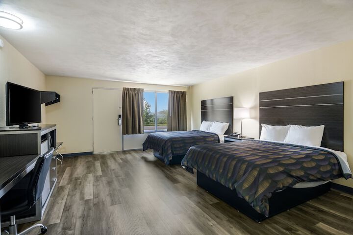 Room 12 of 32