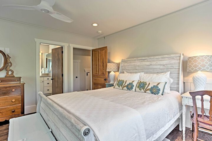 Enchanting Tryon Home w / Hot Tub 14 Mi to Tiec!