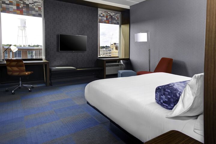 Room 16 of 40